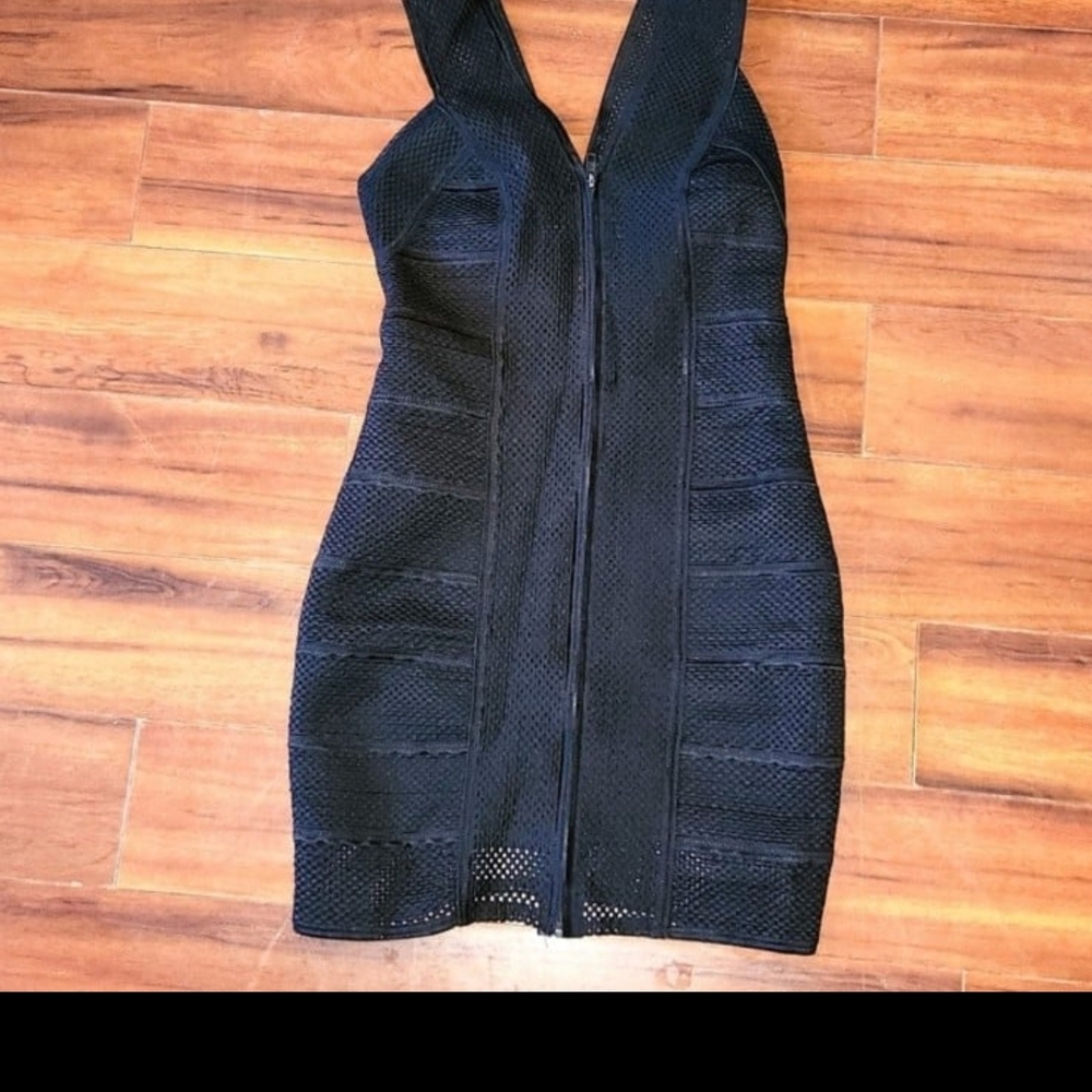 Black Sleeveless V-Neck Bodycon Midi Dress